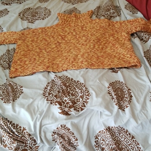 Sweater - Picture 3 of 3